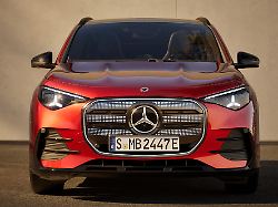 Der Neue Elektrische Mercedes Benz GLA Exterieur MANUFAKTUR Patagonienrot Metallic Interieur ARTICO Man Made Leather MICROCUT Microfibre Black The All New Mercedes Benz GLA Electric