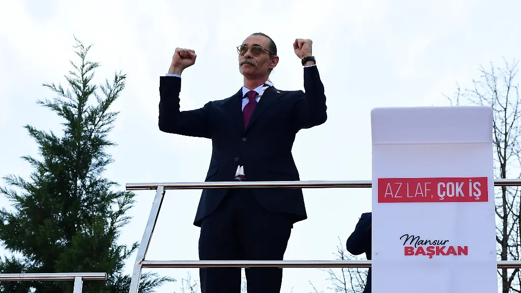 Erdal-Besikcioglu-Turkey-s-well-known-actor-and-new-mayor-of-the-Etimesgut-municipality-from-the-main-opposition-Republican-Peoples-Party-CHP-greets-supporters-during-a-post-election-rally-in-Ankara-Turkey-on-April-4-2024
