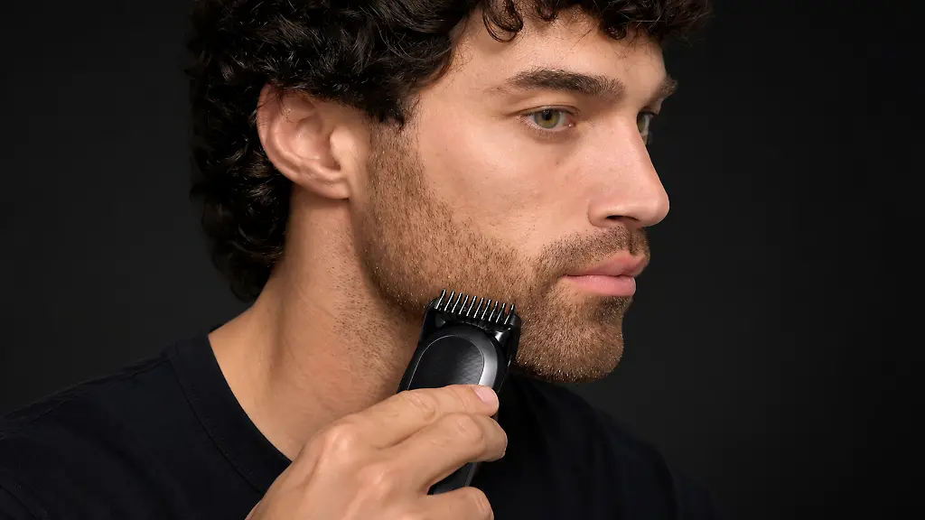 Der-Braun-Multigroom-Series-7-ist-ein-18-in-eins-Pflegeset-fuer-Bart-Haare-und-Koerper-und-aktuell-bei-Amazon-zum-bisherigen-Bestpreis-erhaeltlich