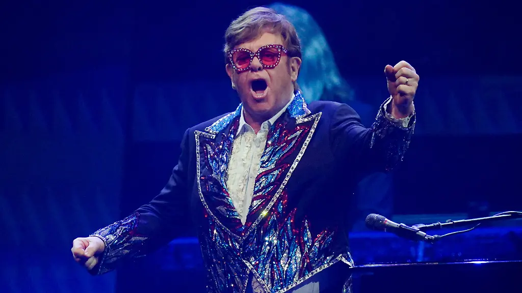 Pop-Star-Elton-John-beim-letzten-Konzert-seiner-Abschiedstournee-Farewell-Yellow-Brick-Road-in-der-Tele2-Arena-in-Stockholm-Jetzt-begeisterte-die-Pop-und-Rocklegende-seine-Fans-mit-einem-Konzert-in-London