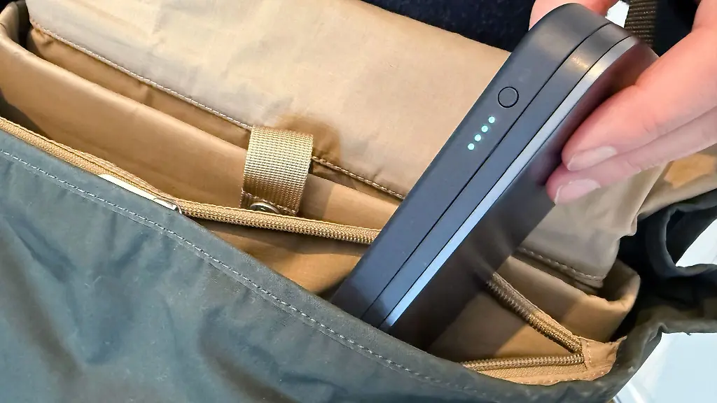Nur-noch-im-Handgepaeck-und-mit-maximaler-Kapazitaet-von-100-bis-160-Wattstunden-Powerbanks-koennen-an-Bord-einer-Airline-schnell-zur-Gefahr-werden