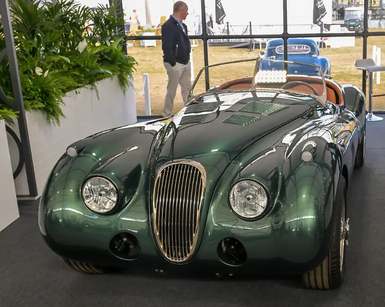 The-launch-of-the-Jaguar-XK-European-GT-Roadster-from-Simon-Kelham-Director-of-Thornley-Kelham-at-Salon-PrivA-Day-1-Wednesday-Blenheim-Palace-Oxfordshire-Credit-Jules-Annan-Avalon
