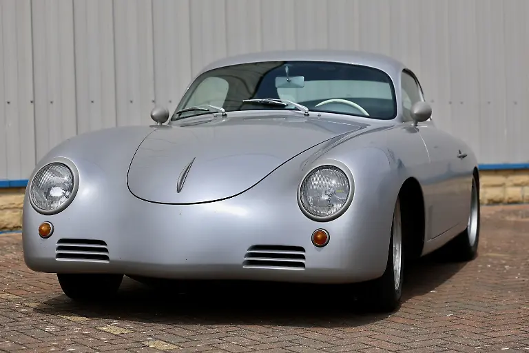 Lediglich-das-Chassis-des-European-SL-basiert-noch-auf-einem-historischen-Porsche-356A