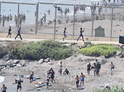 Notstand in Ceuta: Etliche Migranten angekommen: Spanische Exklave ruft nach Militär