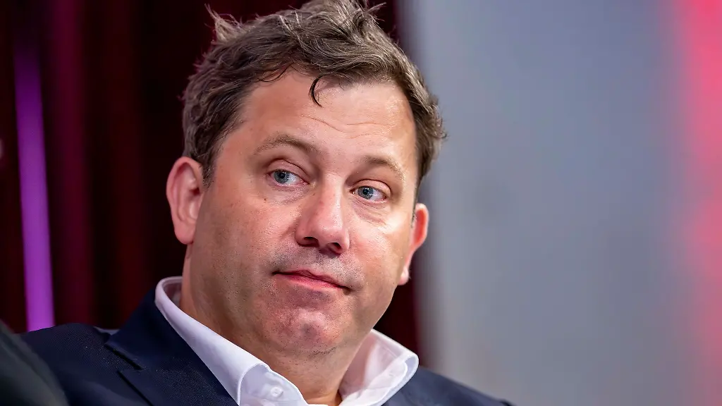Keine-einfachen-Zeiten-fuer-SPD-Parteichef-Lars-Klingbeil-An-der-Basis-rumort-es