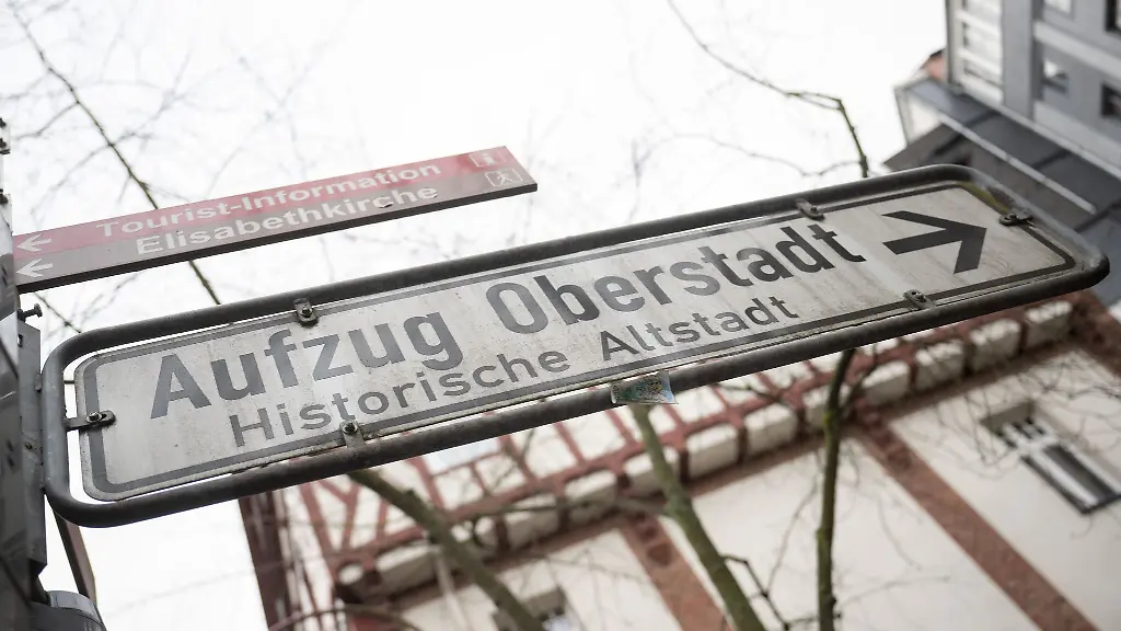 Braende-in-einer-Altstadt-koennen-sich-rasant-ausbreiten