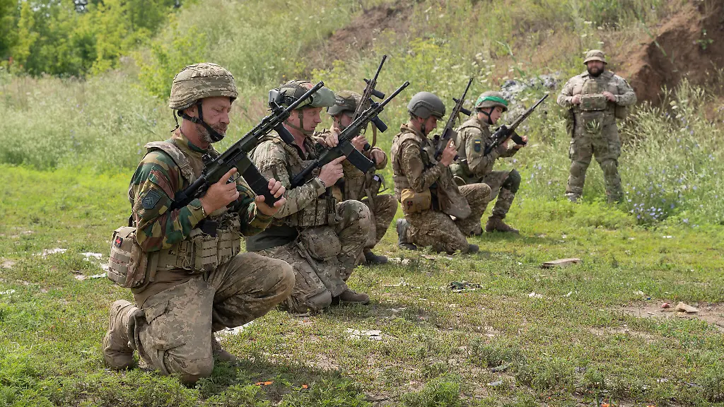 July-25-2026-Kharkiv-Kharkiv-Oblast-United-Kingdom-Soldiers-with-Ukraine-s-Khartiia-Brigade-take-part-in-a-live-fire-training-exercise-in-the-Kharkiv-region-as-they-prepare-for-combat-missions-near-the-front-line
