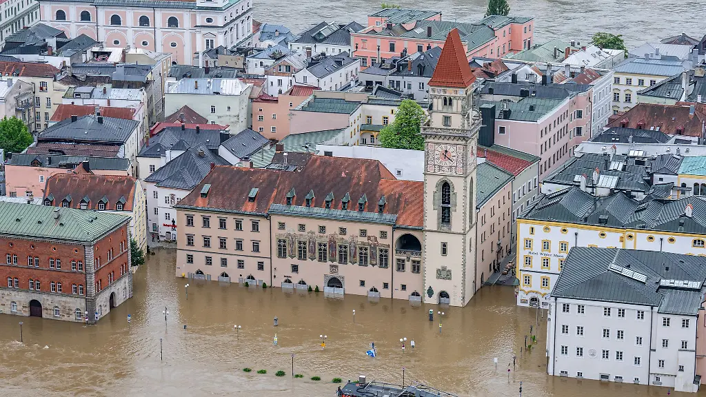 Im-Fruehsommer-2024-trafen-Bayern-heftige-Hochwasser-so-auch-Passau