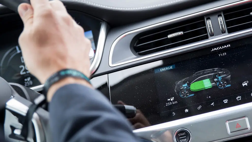 Auf-die-lange-Sicht-Je-fitter-der-Antriebsakku-im-E-Auto-ist-desto-laenger-die-moegliche-Reichweite