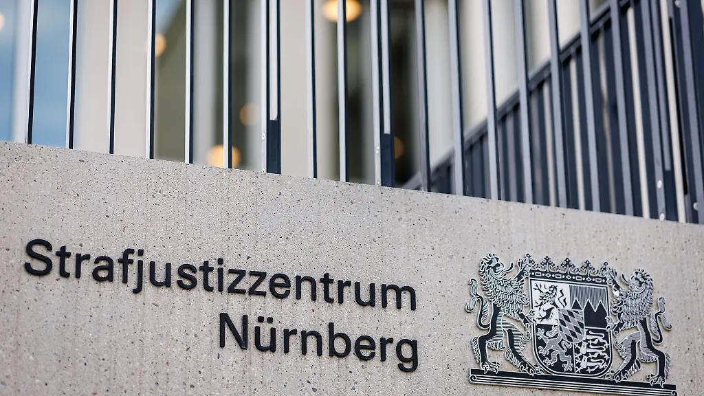 Der-Mann-aus-dem-Landkreis-Erlangen-Hoechstadt-hatte-laut-dem-Landgericht-seine-Frau-auf-einem-Rastplatz-an-der-A73-zusammen-mit-drei-anderen-Maennern-vergewaltigt