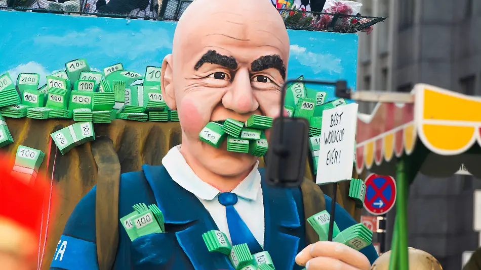 News-Bilder-des-Tages-Traditional-Rose-Monday-Parade-2023-In-Cologne-A-general-view-of-FIFA-President-Gianni-Infantino-s-best-World-Cup-carnival-float-is-seen-during-the-Rose-Monday-parade-in-Cologne-Germany-on-February-20-2023-cologne-Germany-PUBLICATIONxNOTxINxFRA-Copyright-xYingxTangx-originalFilename-tang-notitle230220-npfJm
