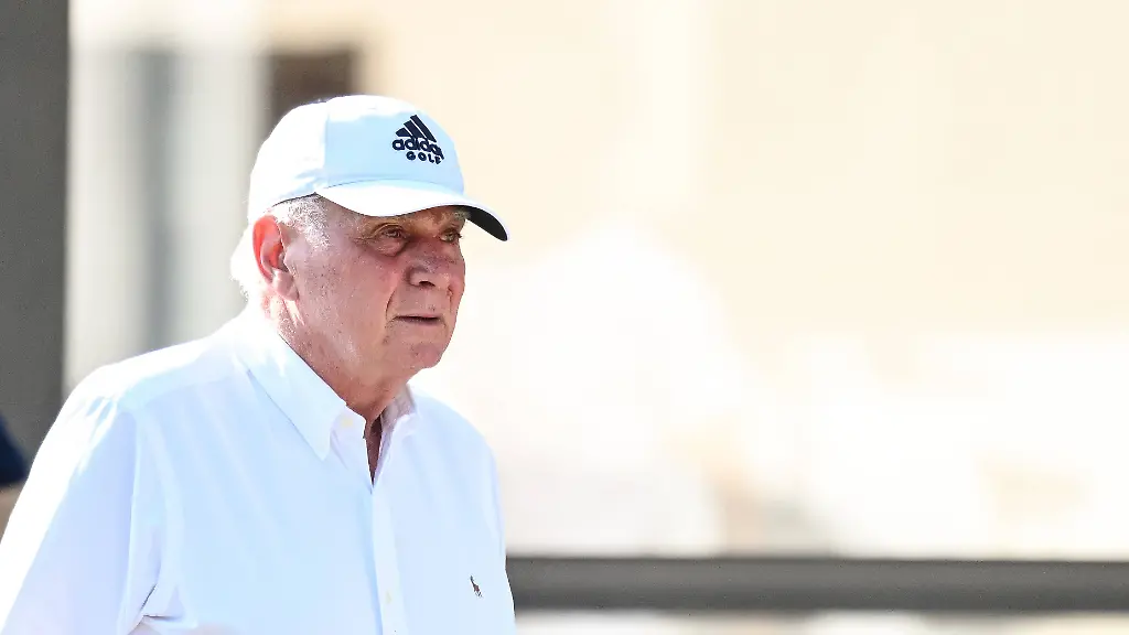 Rottach-Egern-Deutschland-30-07-26-Uli-Hoeness-FC-Bayern-Muenchen-Schaut-waehrend-des-Friedly-Match-Spiels-zwischen-dem-FC-Rottach-Egern-vs-FC-Bayern-Muenchen-im-Stadion-am-Birkenmoos-am-30-Juli-2026-in-Rottach-Egern-Deutschland-Foto-von-Harry-Langer-DeFodi-Images-Rottach-Egern-Germany-30-07-26-Uli-Hoeness-FC-Bayern-Muenchen-Looks-on-during-the-Friedly-Match-match-between-FC-Rottach-Egern-vs-FC-Bayern-Muenchen-at-Stadion-am-Birkenmoos-on-July-30-2026-in-Rottach-Egern-Germany-Photo-by-Harry-Langer-DeFodi-Images-DFB-DFL-REGULATIONS-PROHIBIT-ANY-USE-OF-PHOTOGRAPHS-AS-IMAGE-SEQUENCES-AND-OR-QUASI-VIDEO-Photo-by-Harry-Langer-DeFodi-Images-DFB-DFL-REGULATIONS-PROHIBIT-ANY-USE-OF-PHOTOGRAPHS-AS-IMAGE-SEQUENCES-AND-OR-QUASI-VIDEO-Rottach-Egern-Germany-July-30-2026-Uli-Hoeness-of-FC-Bayern-Munich-watches-during-the-friendly-match-between-FC-Rottach-Egern-and-FC-Bayern-Munich-at-the-Birkenmoos-Stadium-on-July-30-2026-in-Rottach-Egern-Germany-Photo-by-Harry-Langer-DeFodi-Images-Rottach-Egern-Germany-July-30-2026-Uli-Hoeness-of-FC-Bayern-Munich-looks-on-during-the-friendly-match-between-FC-Rottach-Egern-and-FC-Bayern-Munich-at-Stadion-am-Birkenmoos-on-July-30-2026-in-Rottach-Egern-Germany-Photo-by-Harry-Langer-DeFodi-Images-DFB-and-DFL-regulations-prohibit-any-use-of-photographs-as-image-sequences-and-or-quasi-video-Photo-by-Harry-Langer-DeFodi-Images
