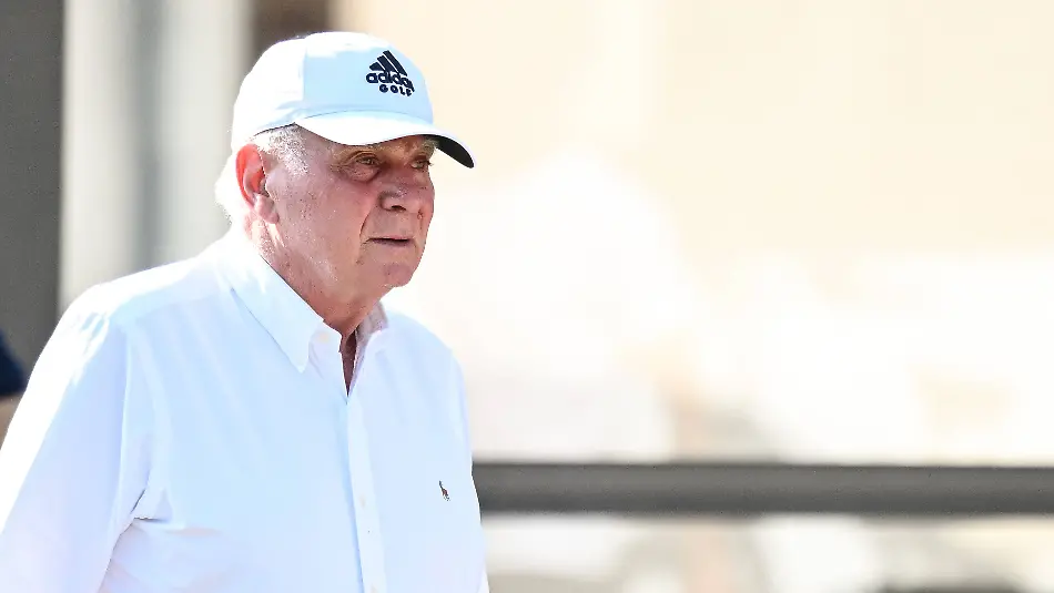 Rottach-Egern-Deutschland-30-07-26-Uli-Hoeness-FC-Bayern-Muenchen-Schaut-waehrend-des-Friedly-Match-Spiels-zwischen-dem-FC-Rottach-Egern-vs-FC-Bayern-Muenchen-im-Stadion-am-Birkenmoos-am-30-Juli-2026-in-Rottach-Egern-Deutschland-Foto-von-Harry-Langer-DeFodi-Images-Rottach-Egern-Germany-30-07-26-Uli-Hoeness-FC-Bayern-Muenchen-Looks-on-during-the-Friedly-Match-match-between-FC-Rottach-Egern-vs-FC-Bayern-Muenchen-at-Stadion-am-Birkenmoos-on-July-30-2026-in-Rottach-Egern-Germany-Photo-by-Harry-Langer-DeFodi-Images-DFB-DFL-REGULATIONS-PROHIBIT-ANY-USE-OF-PHOTOGRAPHS-AS-IMAGE-SEQUENCES-AND-OR-QUASI-VIDEO-Photo-by-Harry-Langer-DeFodi-Images-DFB-DFL-REGULATIONS-PROHIBIT-ANY-USE-OF-PHOTOGRAPHS-AS-IMAGE-SEQUENCES-AND-OR-QUASI-VIDEO-Rottach-Egern-Germany-July-30-2026-Uli-Hoeness-of-FC-Bayern-Munich-watches-during-the-friendly-match-between-FC-Rottach-Egern-and-FC-Bayern-Munich-at-the-Birkenmoos-Stadium-on-July-30-2026-in-Rottach-Egern-Germany-Photo-by-Harry-Langer-DeFodi-Images-Rottach-Egern-Germany-July-30-2026-Uli-Hoeness-of-FC-Bayern-Munich-looks-on-during-the-friendly-match-between-FC-Rottach-Egern-and-FC-Bayern-Munich-at-Stadion-am-Birkenmoos-on-July-30-2026-in-Rottach-Egern-Germany-Photo-by-Harry-Langer-DeFodi-Images-DFB-and-DFL-regulations-prohibit-any-use-of-photographs-as-image-sequences-and-or-quasi-video-Photo-by-Harry-Langer-DeFodi-Images