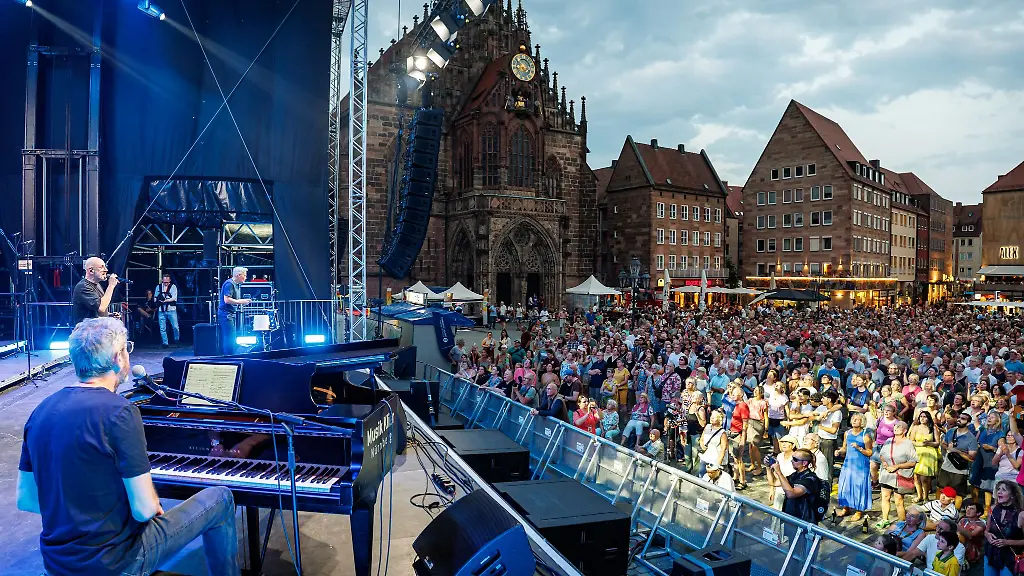 Das-Bardentreffen-in-Nuernberg-gehoert-nach-Angaben-der-Stadt-zu-den-groessten-Umsonst-und-Draussen-Festivals-in-Deutschland