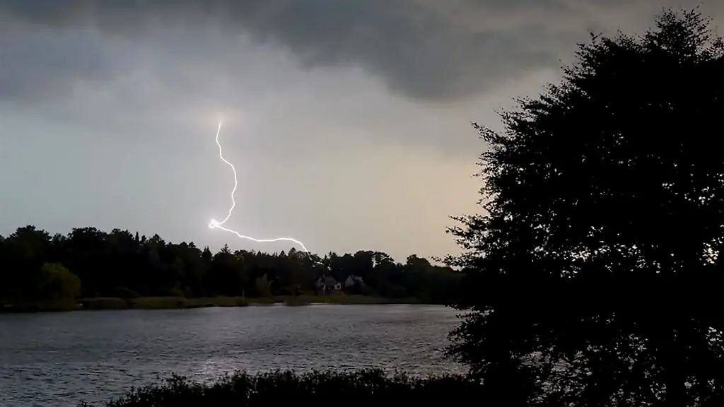 Auch-am-Freitag-werden-teils-kraeftigen-Gewitter-erwartet