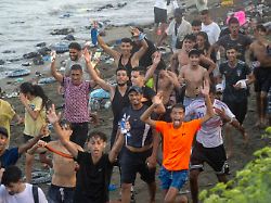 Innenminister: 49.000 Menschen: Zehntausende Migranten erreichen spanische Exklave Ceuta