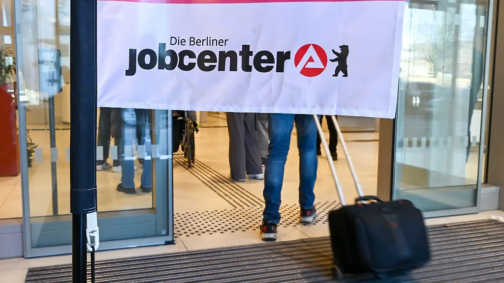 Die-Zahl-der-Arbeitslosen-ist-in-Berlin-im-Juli-gestiegen