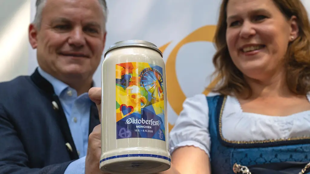 Scharpf-neuer-Bierkrug-und-Dietl