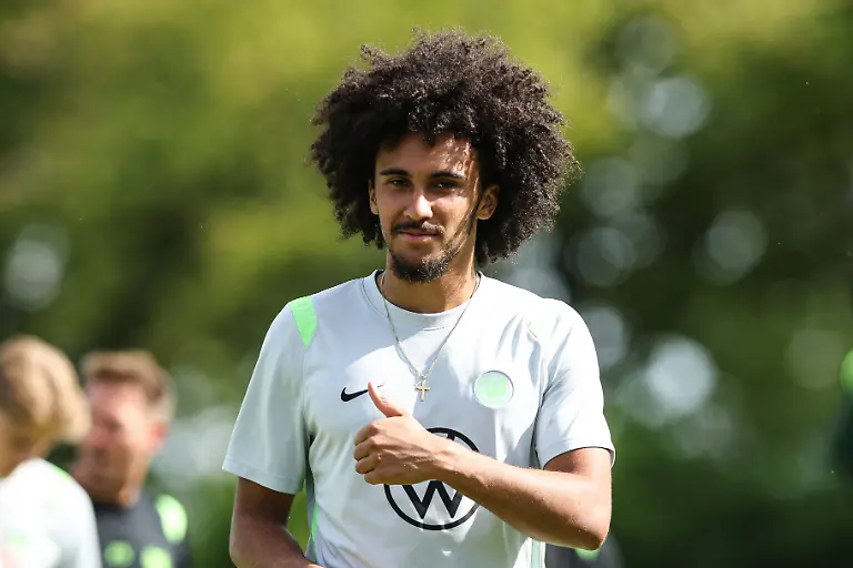 Mathys-Angely-VfL-Wolfsburg-22-Testspiel-Sommervorbereitung-Fussball-Saison-2026-2027-FSV-Schoeningen-vs-VfL-Wolfsburg-im-Elmstadion-in-Schoeningen-Fussball-Deutschland-Mann-Maenner-11-07-2026-Mathys-Angely-VfL-Wolfsburg-22-Friendly-Match-Summer-Training-Soccer-Season-20262027-FSV-Schoeningen-vs
