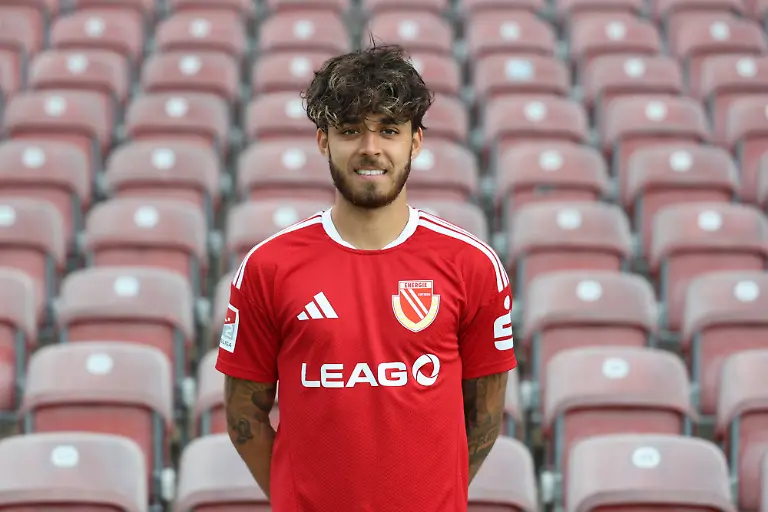 Lukas-Copado-FC-Energie-Cottbus-2-Liga-Portraettermin-2026-2027-Fussball-2-Liga-2026-2027-Offizieller-Portraitermin-FC-Energie-Cottbus-Lukas-Copado-FC-Energie-Cottbus-2-Bundesliga-Official-Photo-Shoot-20262027-Soccer-2