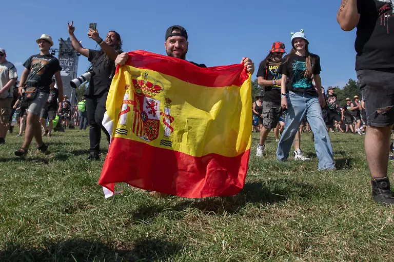 Das-35-Wacken-Open-Air-ist-offiziell-eroeffnet-Heute-um-15-Uhr-und-30-Minuten-eroeffnete-das-sonnigste-Wacken-Open-Air-seit-Jahren-seine-Tore-und-das-Infield-fuer-zehntausende-Fans-die-vor-die-Buehnen-stuermten-Wacken-Wacken-open-Air-Schleswig-Holstein-Deutschland-IVDJ7492-The-35th-Wacken-Open-Air-is-officially-open-Today-at-3-30-p-m
