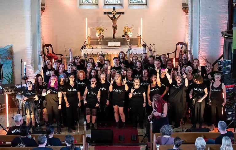 Der-Metalchor-tritt-anlaesslich-des-Wacken-Open-Air-W-O-A-2026-in-der-Heiligen-Geist-Kirche-Wacken-auf
