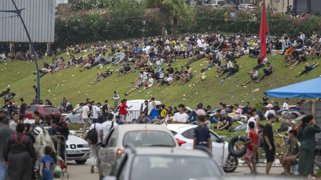 FNIDEQ-MOROCCO-JULY-31-Moroccan-security-forces-deploy-near-the-northern-city-of-Fnideq-as-thousands-of-irregular-migrants-attempt-to-reach-the-Spanish-administered-territory-on-July-31-2026-in-Fnideq-Morocco-Authorities-blocked-roads-across-the-northern-city-and-deployed-additional-security-measures-to-prevent-migrants-from-reaching-Ceuta-the-Spanish-administered-territory-in-North-Africa