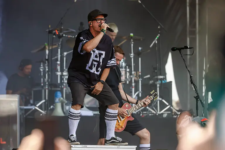 Henning-Wehland-Saenger-der-Band-H-Blockx-steht-auf-der-Louder-Buehne-beim-Wacken-Open-Air-W-O-A-Das-W-O-A-gilt-als-groesstes-Heavy-Metal-Festival-der-Welt