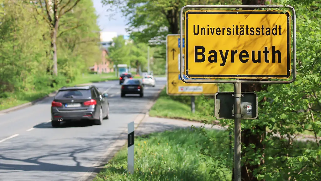 In-Bayreuth-gibt-es-Verkehrsprobleme-nach-einem-Wasserrohrbruch