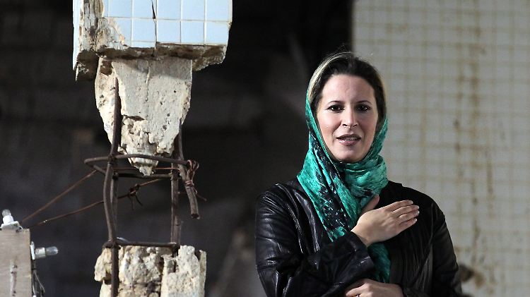 Gaddafis Tochter Aisha in Bab al-Aziziyah.