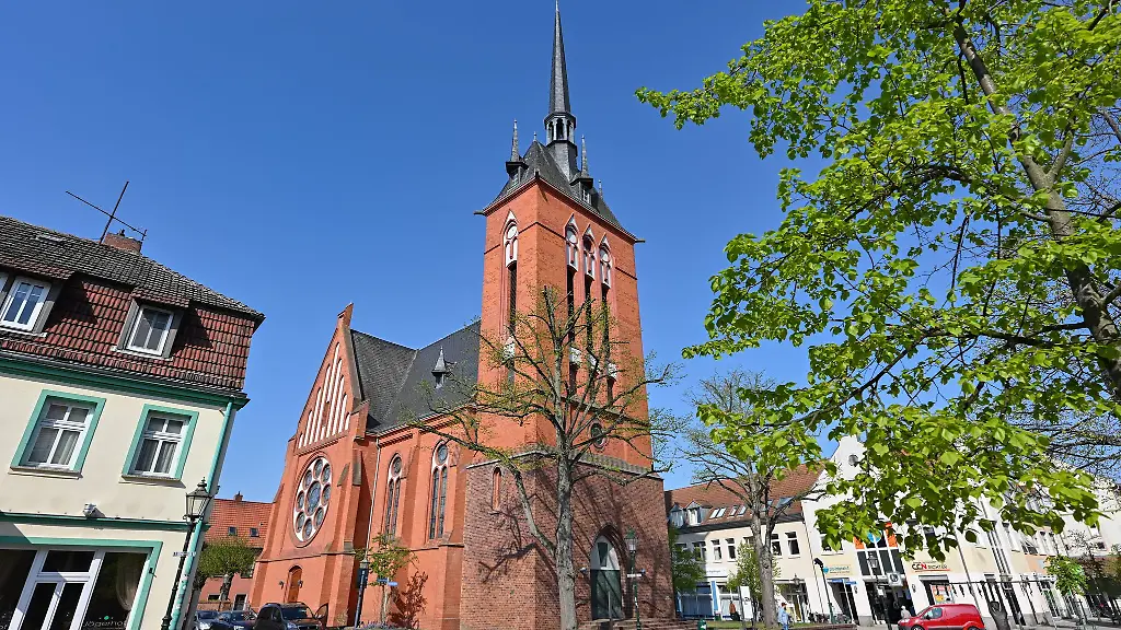 Die-Stadt-Schwedt-Oder-greift-durch-und-verhaengt-fuer-den-Stadtpark-ein-naechtliches-Alkoholverbot
