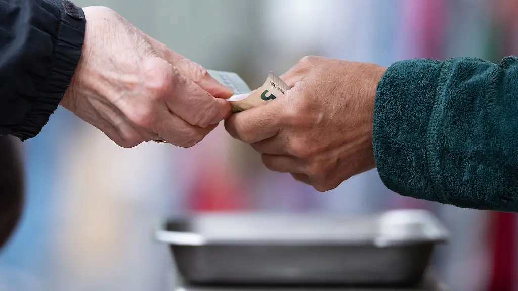 64-7-Prozent-der-Frauen-in-Thueringen-erhielten-im-vergangenen-Jahr-nach-40-Versicherungsjahren-weniger-als-1-446-Euro-Rente