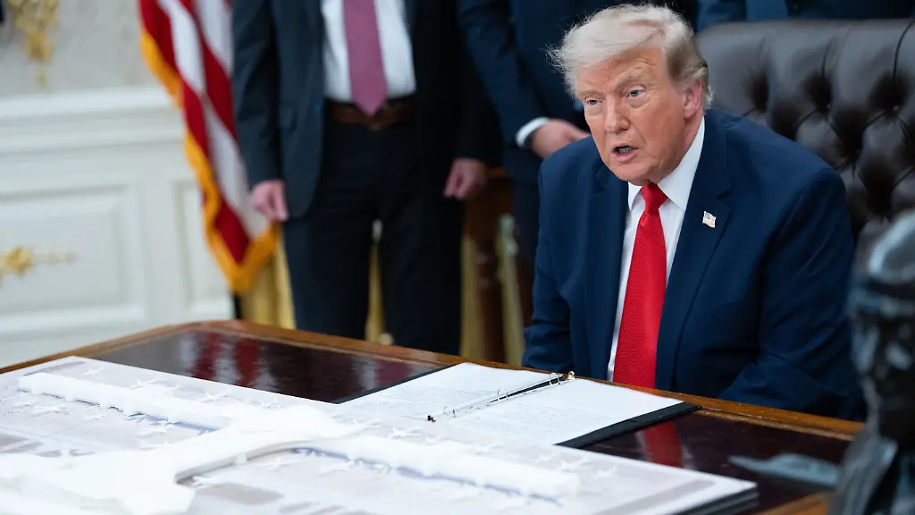 United-States-President-Donald-J-Trump-gives-remarks-in-the-Oval-Office-of-the-White-House-in-Washington-DC-USA-on-Wednesday-July-29-2026-President-Trump-is-expected-to-announce-a-redesign-and-overhaul-of-Dulles-International-Airport-in-Northern-Virginia
