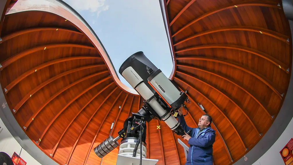 Am-12-August-werden-nicht-nur-viele-Astro-Fans-ihren-Blick-in-den-Abendhimmel-richten-Bei-gutem-Wetter-ist-dann-auch-in-Sachsen-eine-partielle-Sonnenfinsternis-zu-erleben