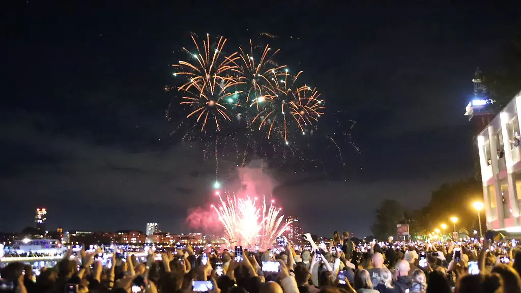 Erstmals-ist-in-diesem-Jahr-eine-Drohnenshow-vor-dem-Feuerwerk-geplant