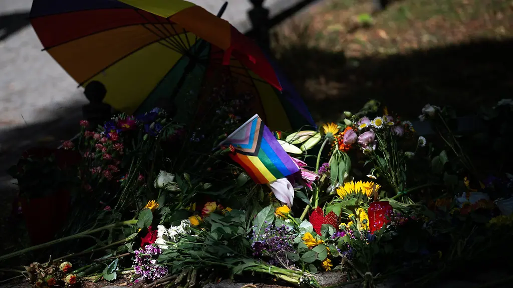 Die-Trauer-nach-dem-Anschlag-beim-CSD-in-Berlin-war-gross