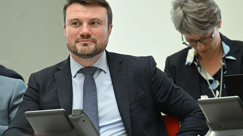Brandenburgs-Finanzminister-Daniel-Keller-SPD-steht-vor-einer-schwierigen-Aufstellung-des-Doppelhaushaltes-fuer-die-naechsten-beiden-Jahre