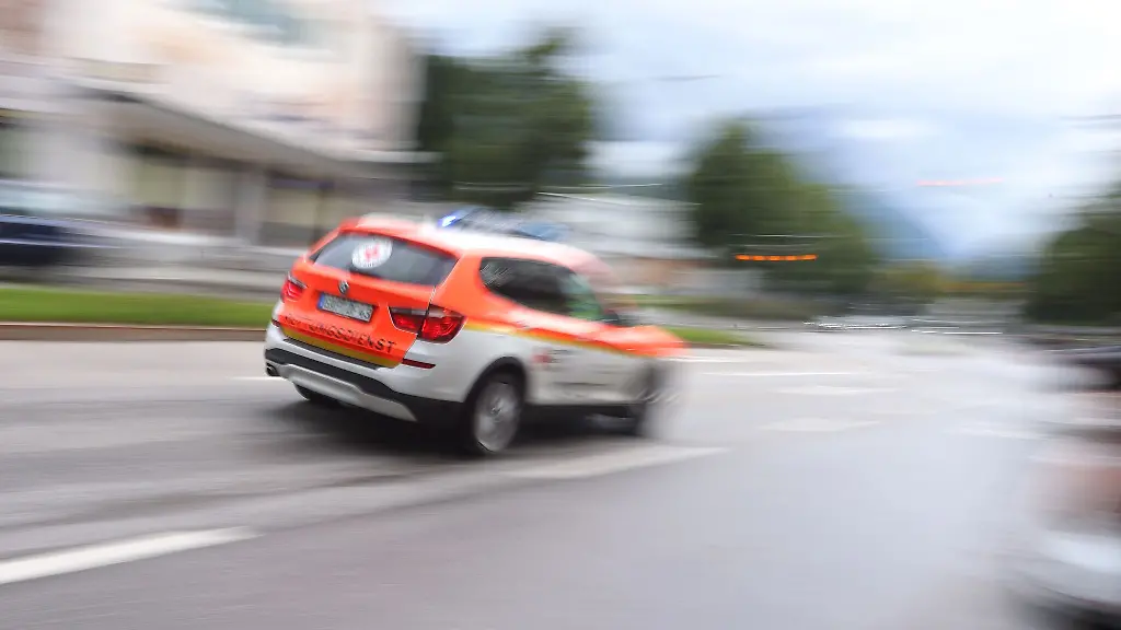 Fuer-den-Autofahrer-kam-jede-Hilfe-zu-spaet