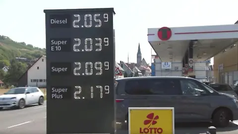9121