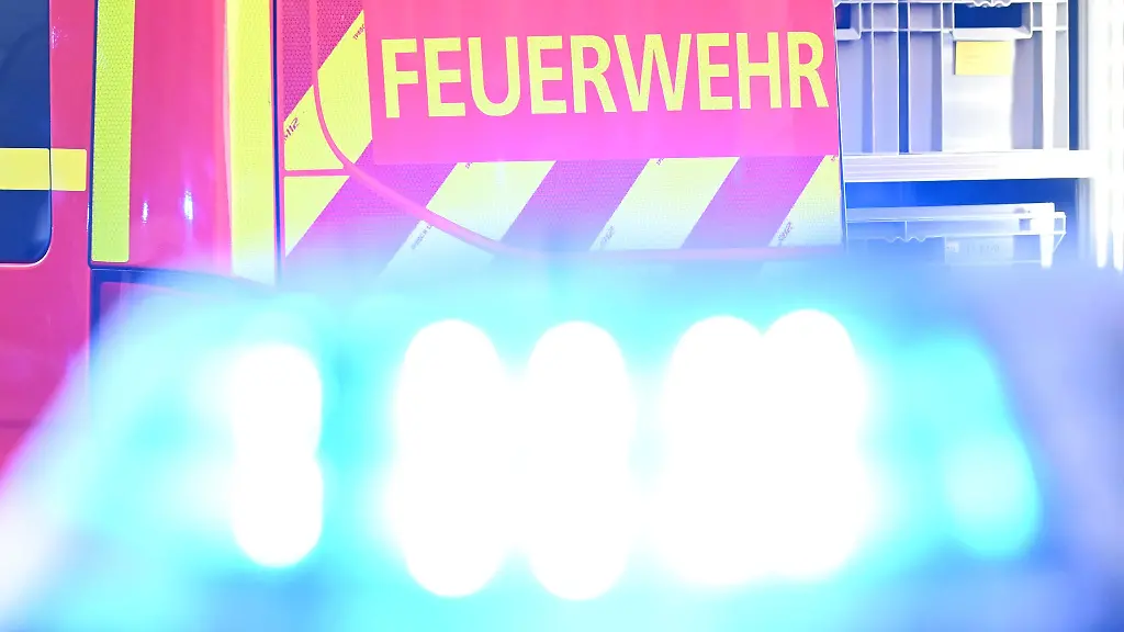 Zwei-Menschen-sterben-bei-einem-Unfall-im-Landkreis-Holzminden
