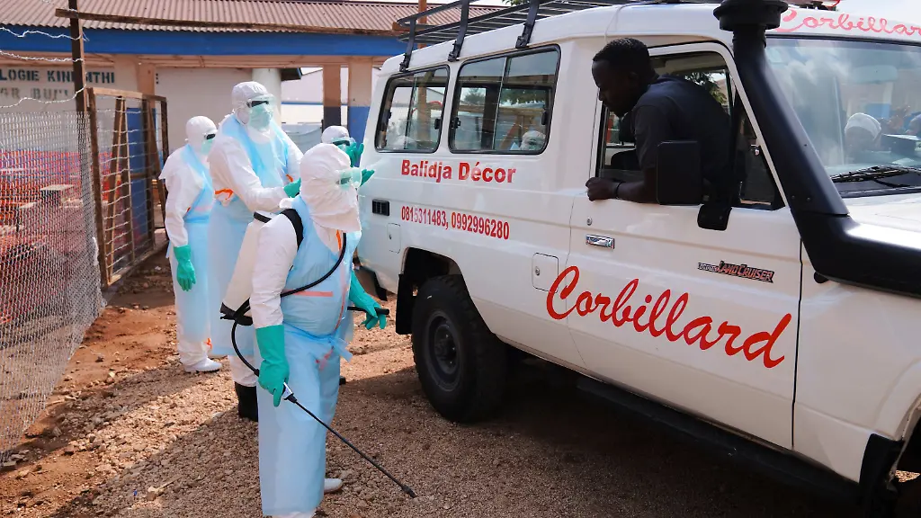 dpatopbilder-22-07-2026-Demokratische-Republik-Kongo-Ituri-Medizinisches-Personal-desinfiziert-einen-Krankenwagen-im-Ebola-Behandlungszentrum-des-Allgemeinen-Krankenhauses-von-Bunia
