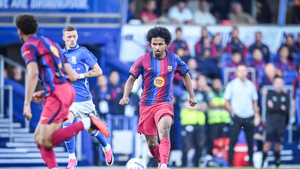 31st-July-2026-St-Andrews-Birmingham-West-Midlands-England-Friendly-Football-Birmingham-City-versus-Barcelona-Karim-Adeyemi-of-FC-Barcelona-runs-with-the-ball