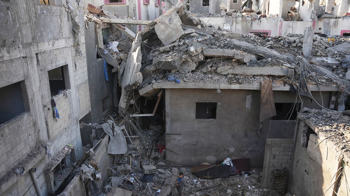 Israel Demands Hamas Disarmament: Deadly Attacks Overshadow Trump’s Gaza ...