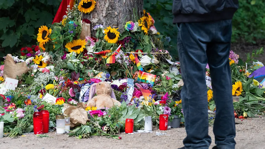 Eine-Mahnwache-soll-am-Tatort-im-Berliner-Tiergarten-an-die-Opfer-des-Anschlags-vom-vergangenen-Wochenende-erinnern