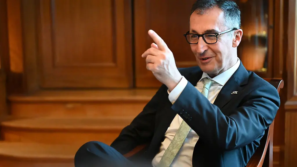 Oezdemir-ist-bald-100-Tage-im-Amt