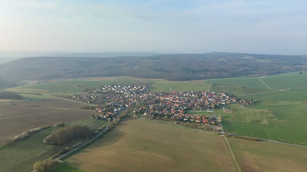 Im-Weimarer-Land-und-weiteren-sieben-Thueringer-Landkreisen-sorgen-Dorfkuemmerer-fuer-das-Miteinander-im-Ort-Symbolbild