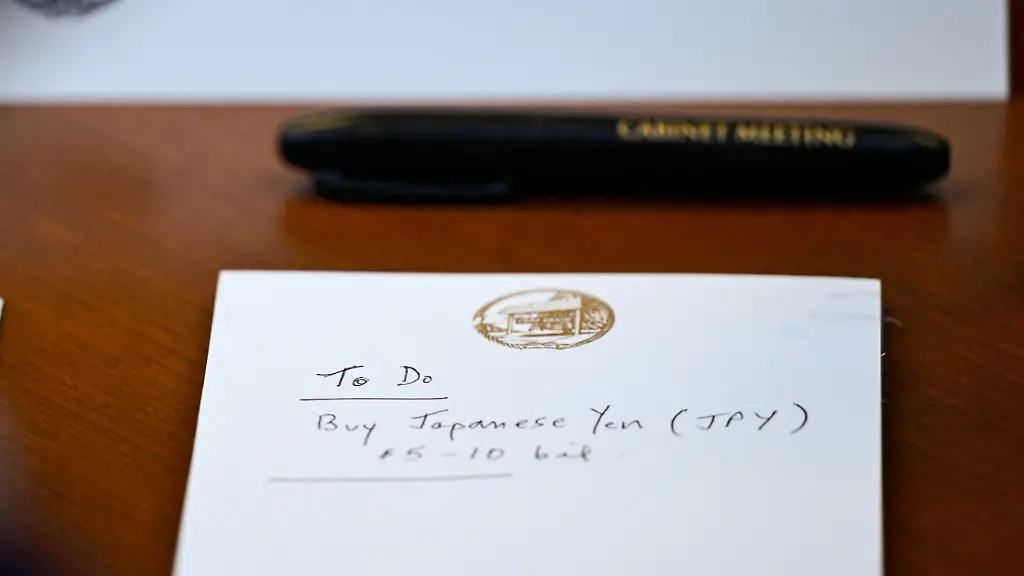 A-notepad-in-front-of-U-S-Secretary-of-the-Treasury-Scott-Bessent-reads-To-Do-Buy-Japanese-Yen-5-10-bil-as-he-participates-in-a-cabinet-meeting-at-Camp-David-Maryland-U-S-July-31-2026-The-note-photographed-at-11-33-EDT-came-after-Reuters-earlier-reported-the-Treasury-had-put-banks-on-alert-for-a-possible-U-S-intervention-in-the-market-for-Japan-s-currency
