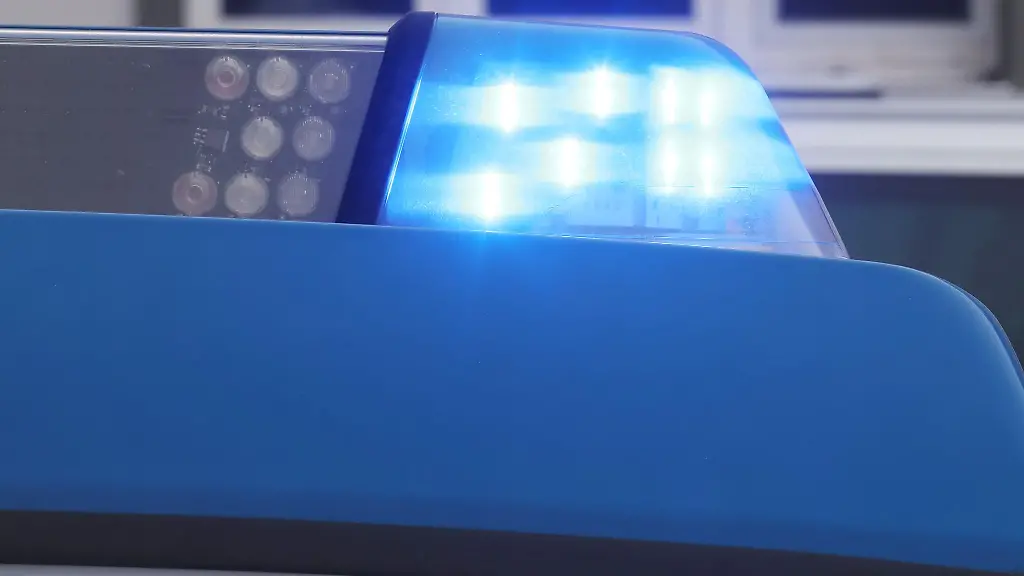 Ein-Rennradfahrer-stuerzt-in-Landkreis-Hildburghausen-schwer