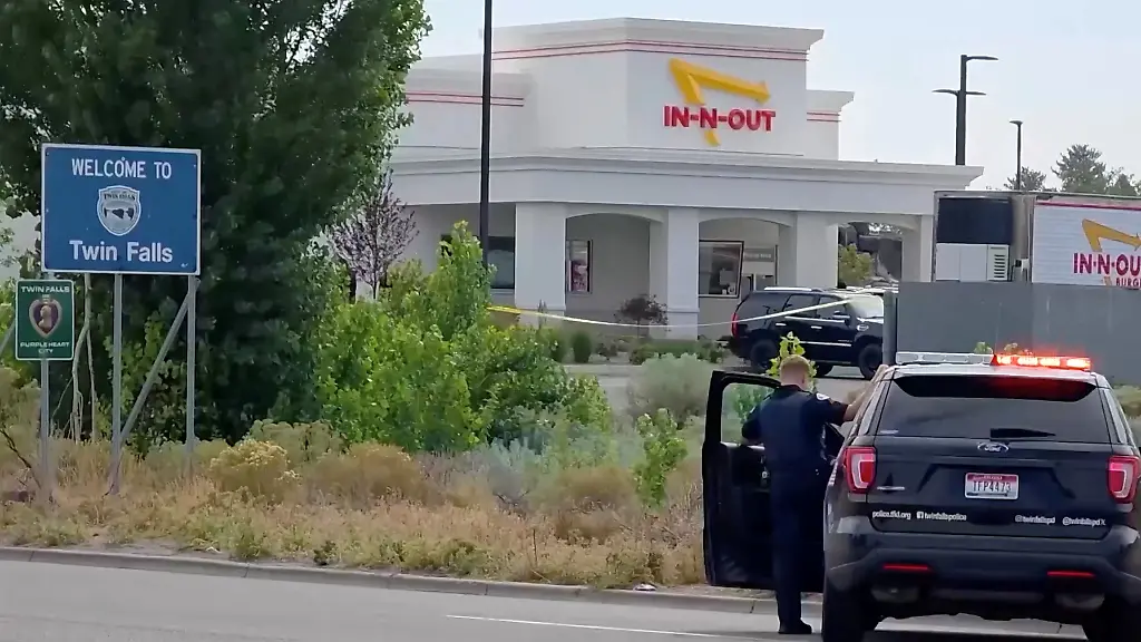 An-emergency-responder-at-the-site-of-a-fatal-shooting-incident-in-Twin-Falls-Idaho-U-S-August-1-2026-in-this-still-image-obtained-from-a-video-ABC-AFFILIATE-KIVI-Handout-via-REUTERS-THIS-IMAGE-HAS-BEEN-SUPPLIED-BY-A-THIRD-PARTY-UNITED-STATES-OUT-NO-COMMERCIAL-OR-EDITORIAL-SALES-IN-UNITED-STATES-MANDATORY-CREDIT