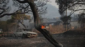 epi_1053212783_REUTERSFOTO_2026-08-02T074954Z 795307264 RC25QMA3WHDU RTRMADP 3 EUROPE-WEATHER-GREECE-WILDFIRES.JPG_Wildfire burns in Gr